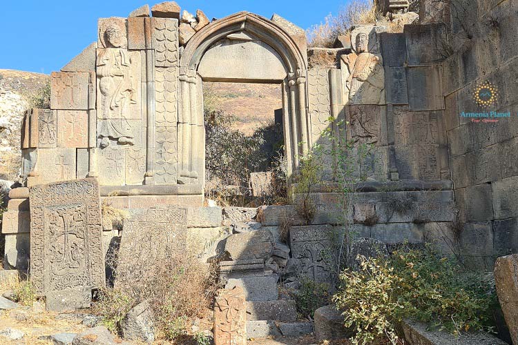 Hiking Aghjots and Havuts Tar monasteries