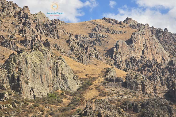 Hiking to wonders of Kapuyt