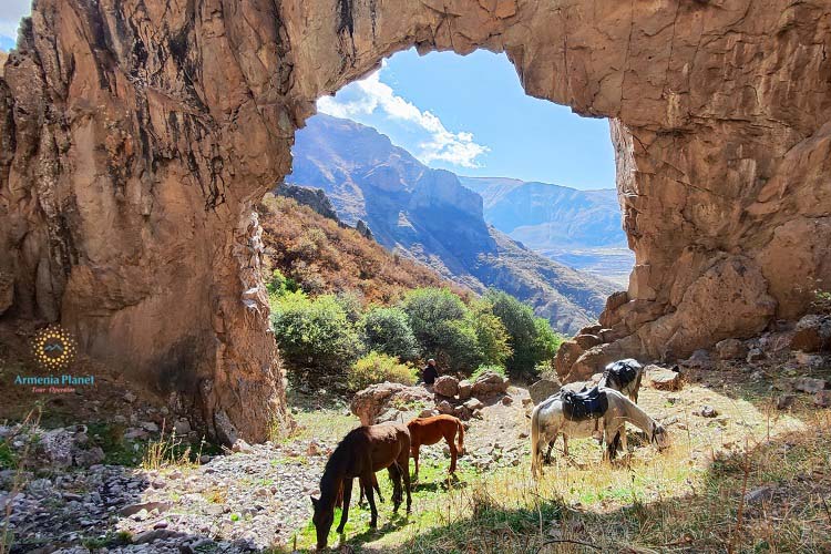 Horseback riding to wonders of Kapuyt