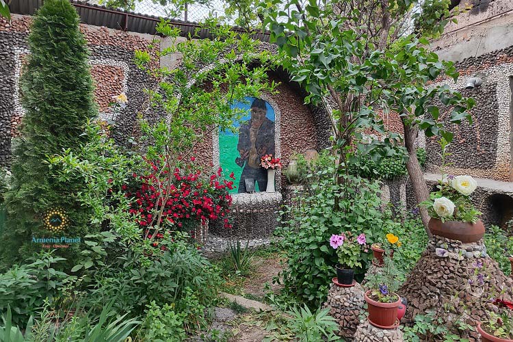 Master Levon's handmade underground cave