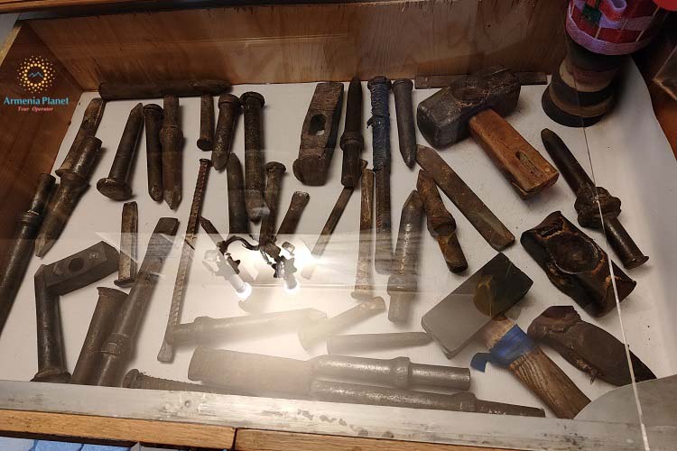 Master Levon's handmade underground cave