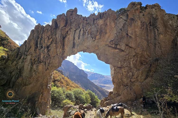Basalt Arch of Kapuyt