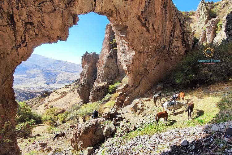 Basalt Arch of Kapuyt