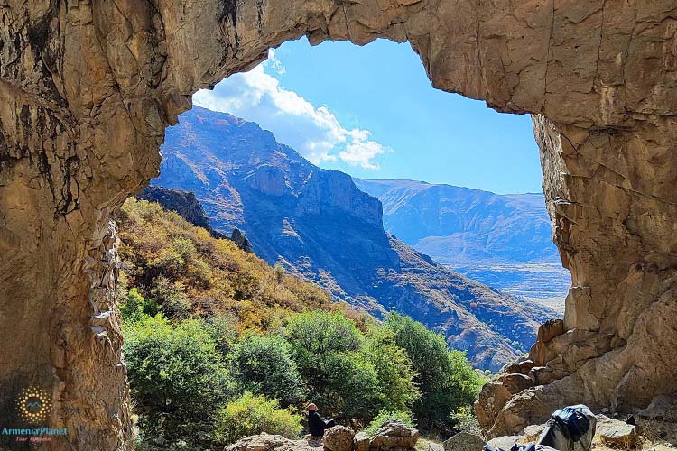 Basalt Arch of Kapuyt